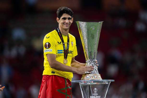 黄金甲体育官网-欧联杯决赛评分：塞维门将封神，迪巴拉中规中矩