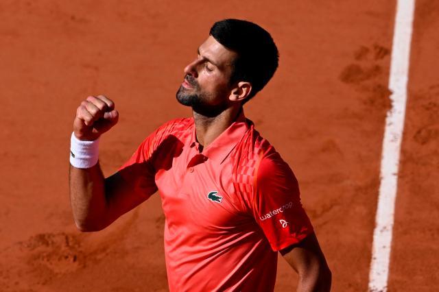 黄金甲体育官方网站-德约在嘘声中鏖战获胜  不妙？身体警报再次响起