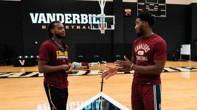 黄金甲体育-身披45号亮相克利夫兰 米切尔与骑士存在特殊羁绊