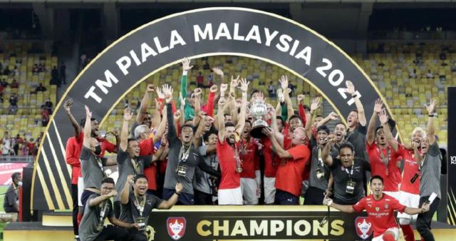 黄金甲体育-这里的足球很纯粹!和体坛嘉宾一起体验亚联杯气氛