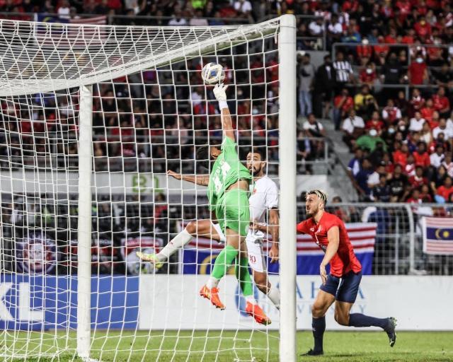 黄金甲体育-这里的足球很纯粹!和体坛嘉宾一起体验亚联杯气氛