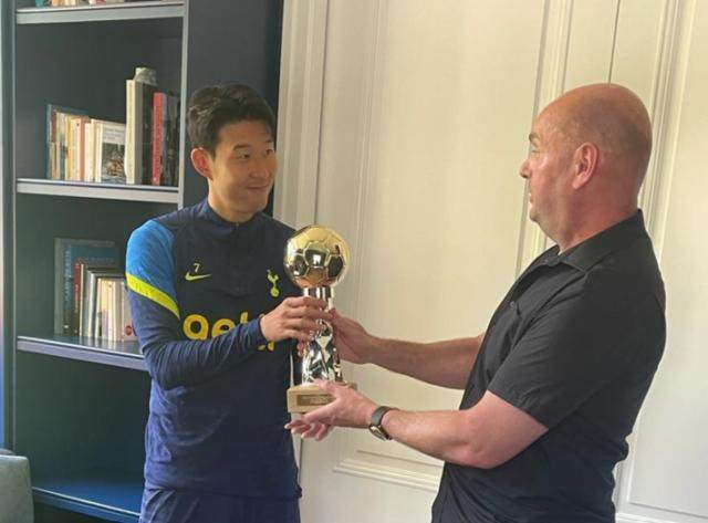 黄金甲体育官方网站-【亚洲金球奖颁奖】第7座金球 孙兴慜记得清清楚楚