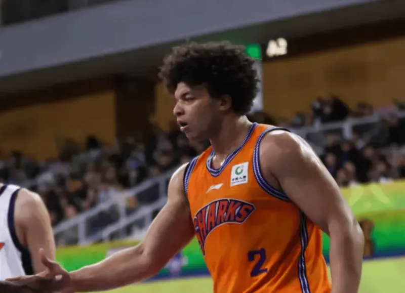 黄金甲体育-洛夫顿今日砍下31分11助攻，CBA生涯首次砍下30+10助攻