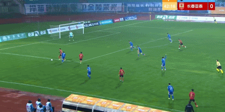 黄金甲体育-南京城市2-1逆转长春亚泰，泽-维托尔破门、余梦辉建功