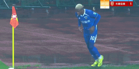 黄金甲体育-南京城市2-1逆转长春亚泰，泽-维托尔破门、余梦辉建功