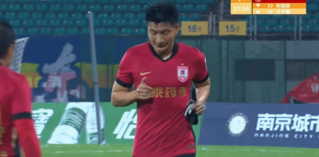 黄金甲体育-南京城市2-1逆转长春亚泰，泽-维托尔破门、余梦辉建功