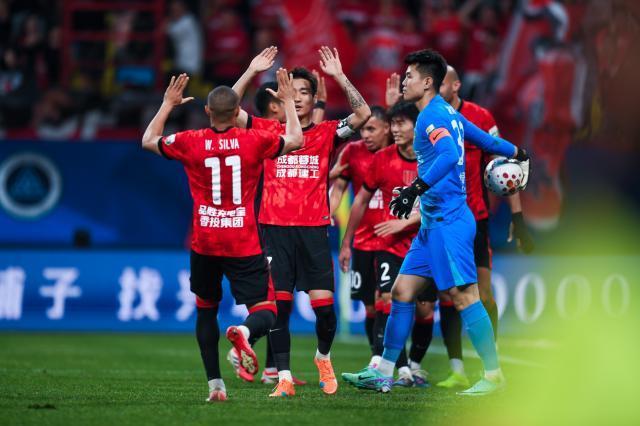【中超】兄弟德比不留情面!蓉城7胜1平领跑4比0浙江